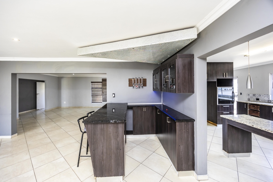4 Bedroom Property for Sale in Sunrise On Sea Eastern Cape